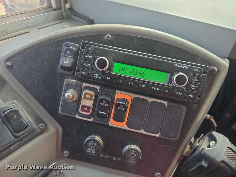 image for item EF3542 2003 International  3800 school bus