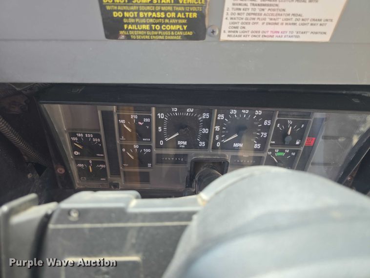 image for item EF3542 2003 International  3800 school bus