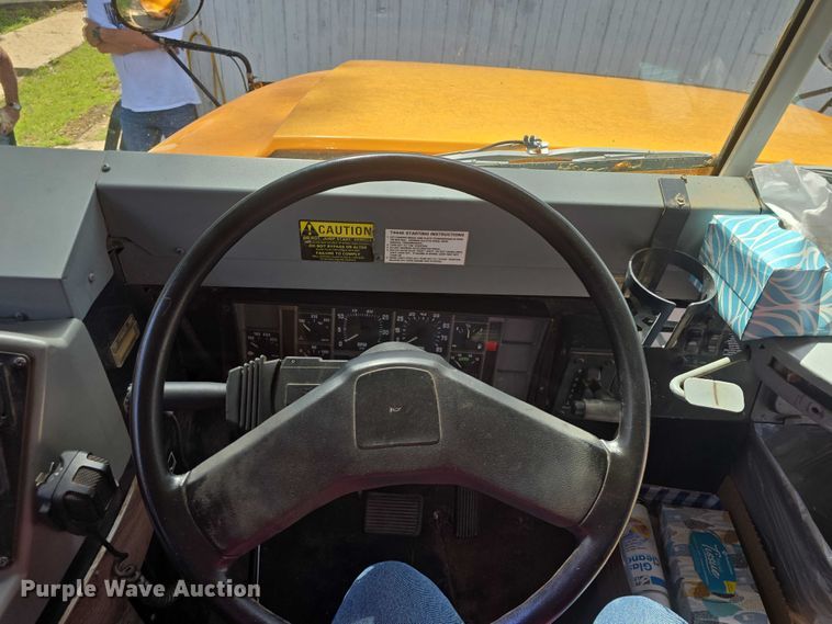 image for item EF3542 2003 International  3800 school bus