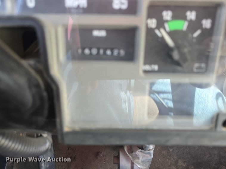 image for item EF3542 2003 International  3800 school bus