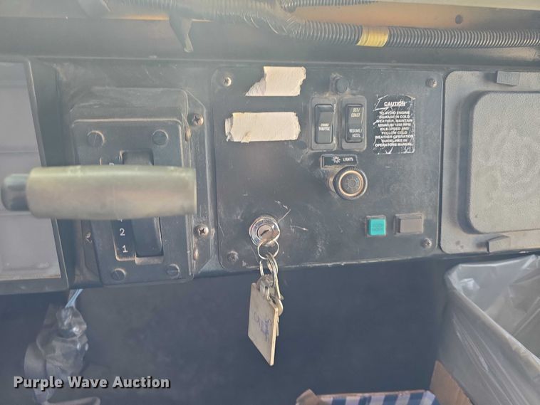 image for item EF3542 2003 International  3800 school bus