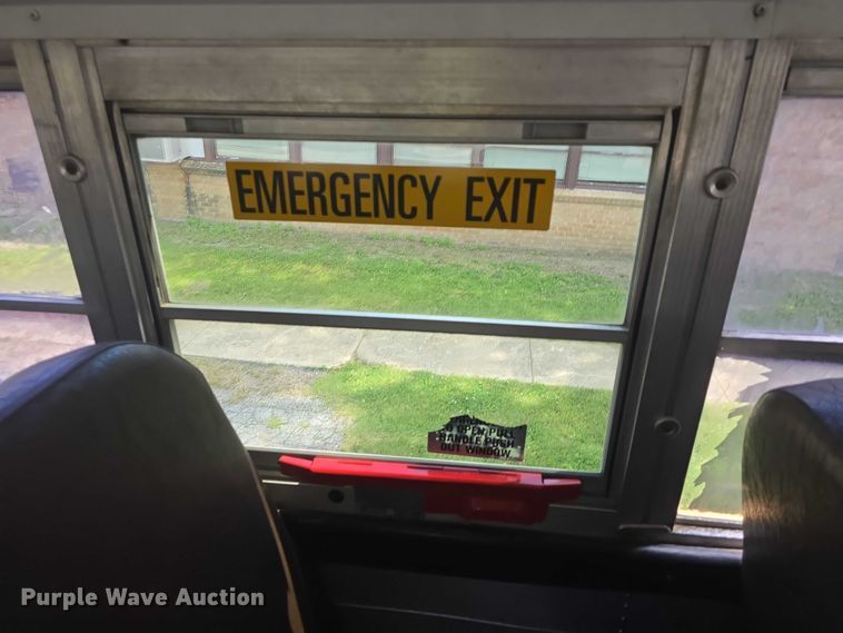 image for item EF3542 2003 International  3800 school bus