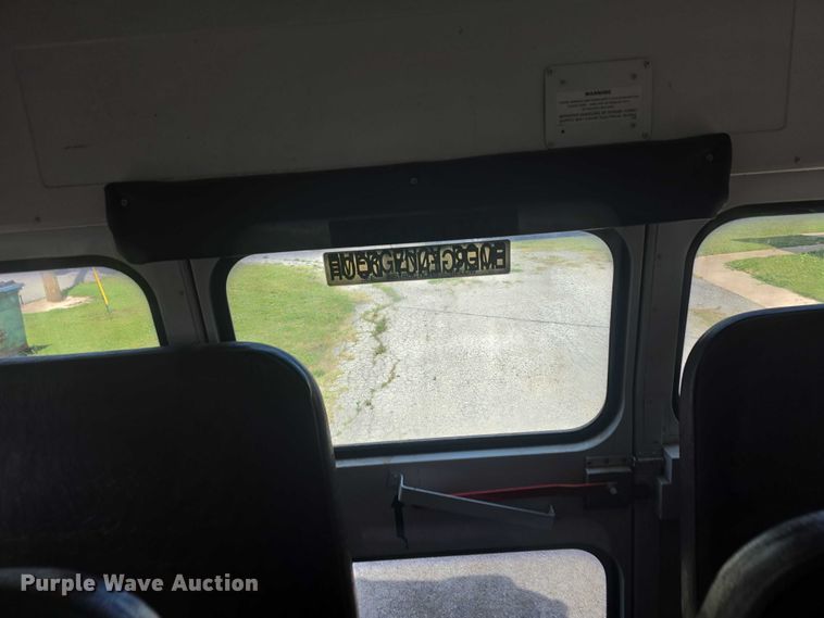 image for item EF3542 2003 International  3800 school bus