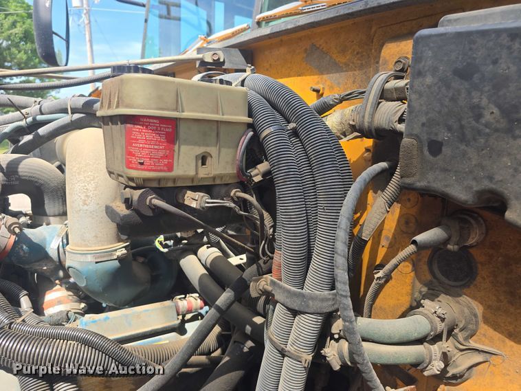 image for item EF3542 2003 International  3800 school bus