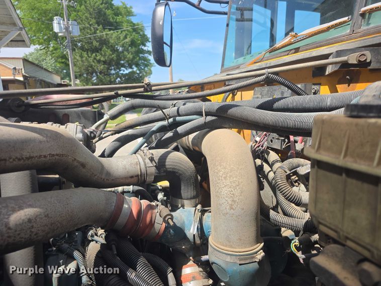 image for item EF3542 2003 International  3800 school bus