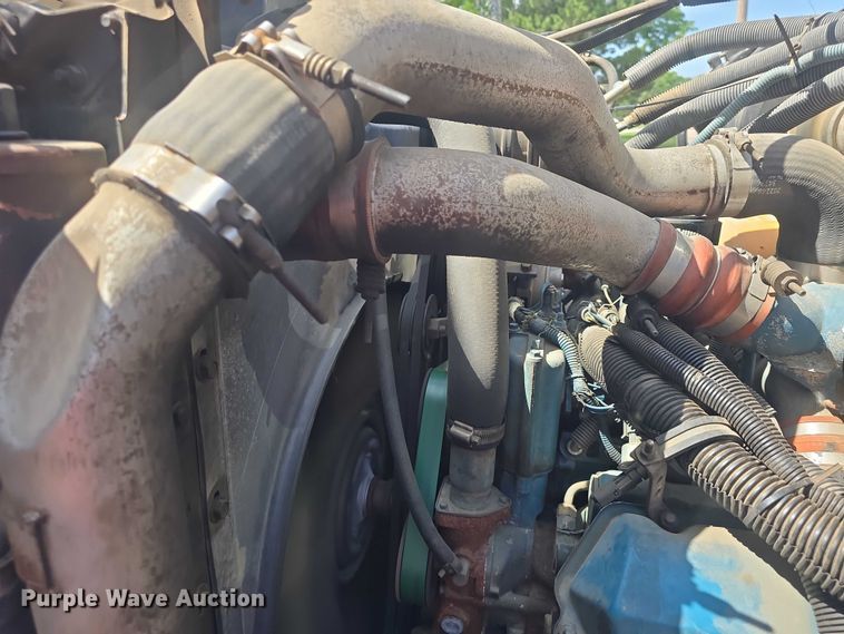 image for item EF3542 2003 International  3800 school bus