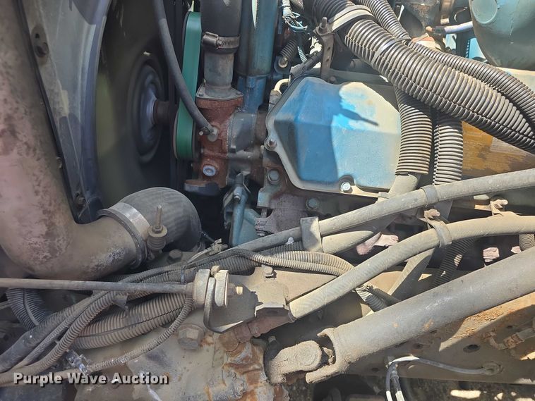 image for item EF3542 2003 International  3800 school bus