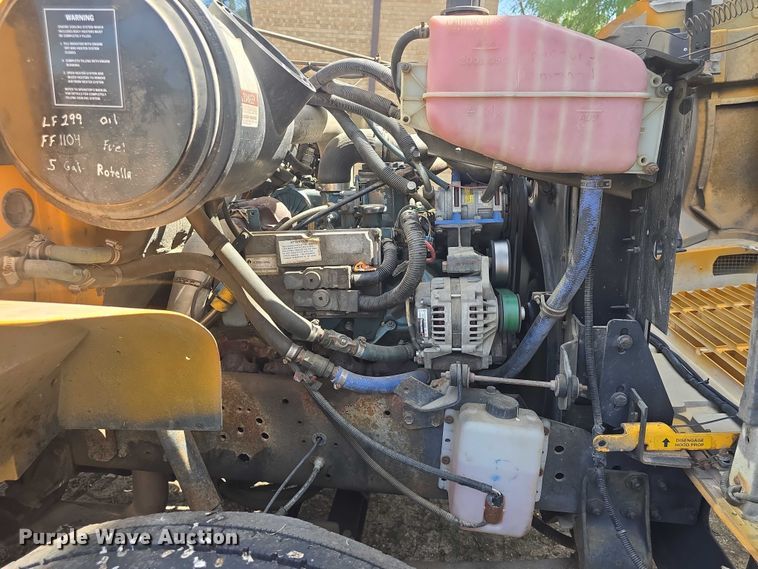 image for item EF3542 2003 International  3800 school bus