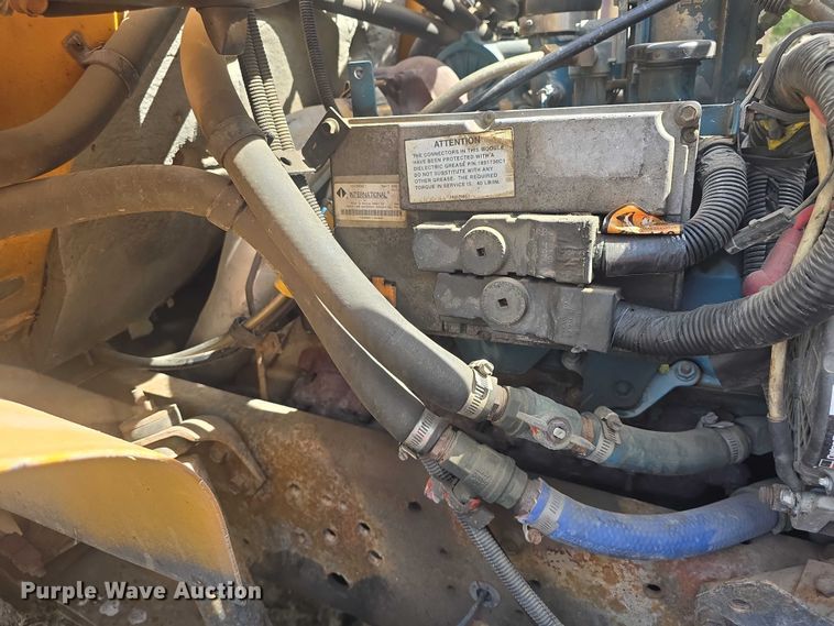 image for item EF3542 2003 International  3800 school bus