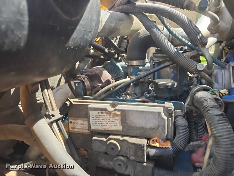 image for item EF3542 2003 International  3800 school bus