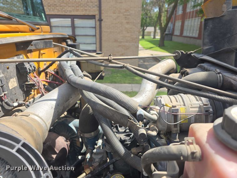 image for item EF3542 2003 International  3800 school bus