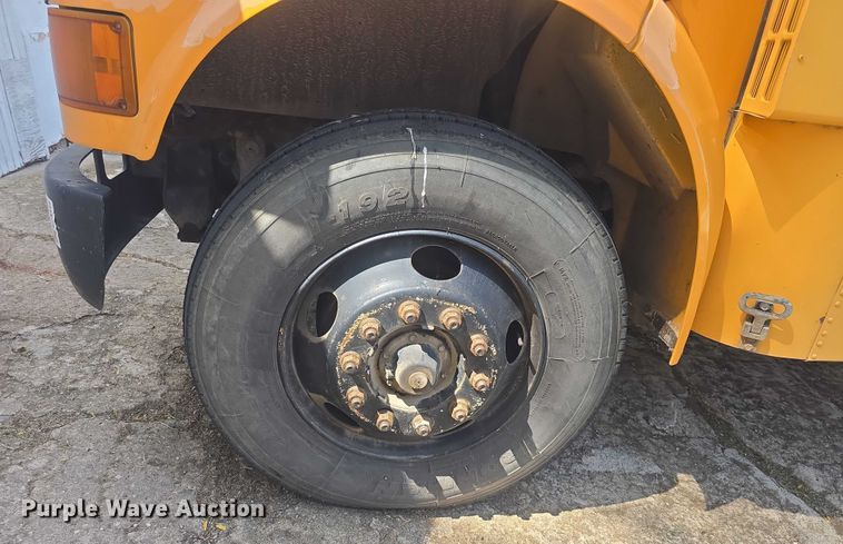 image for item EF3542 2003 International  3800 school bus