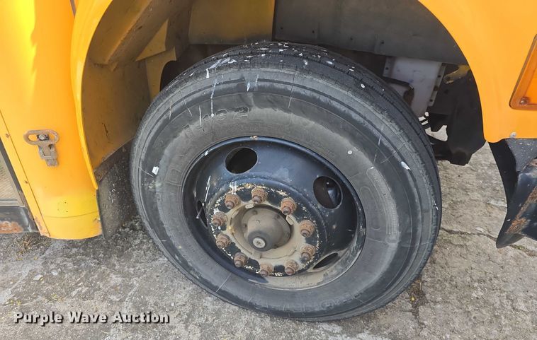 image for item EF3542 2003 International  3800 school bus