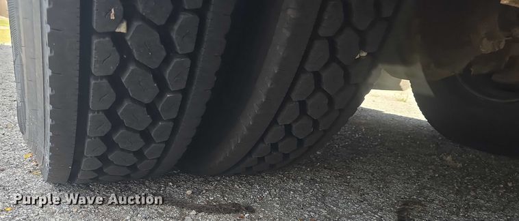 image for item EF3542 2003 International  3800 school bus