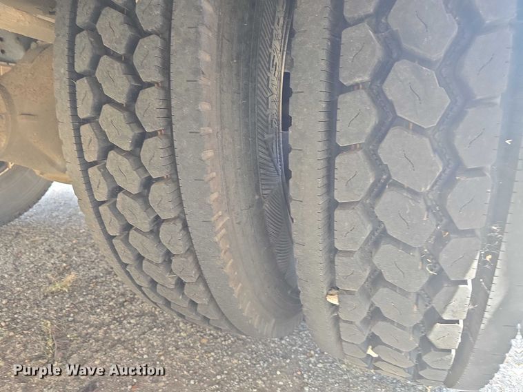 image for item EF3542 2003 International  3800 school bus