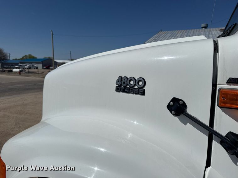 image for item EG6418 2001 International 4800 digger derrick truck