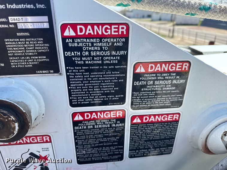 image for item EG6418 2001 International 4800 digger derrick truck