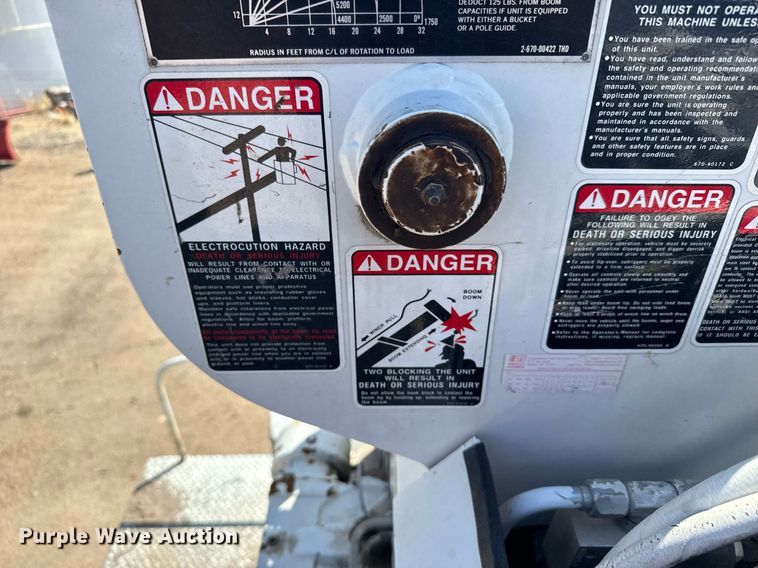 image for item EG6418 2001 International 4800 digger derrick truck