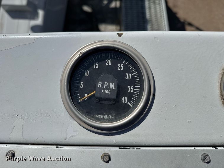 image for item EG6418 2001 International 4800 digger derrick truck