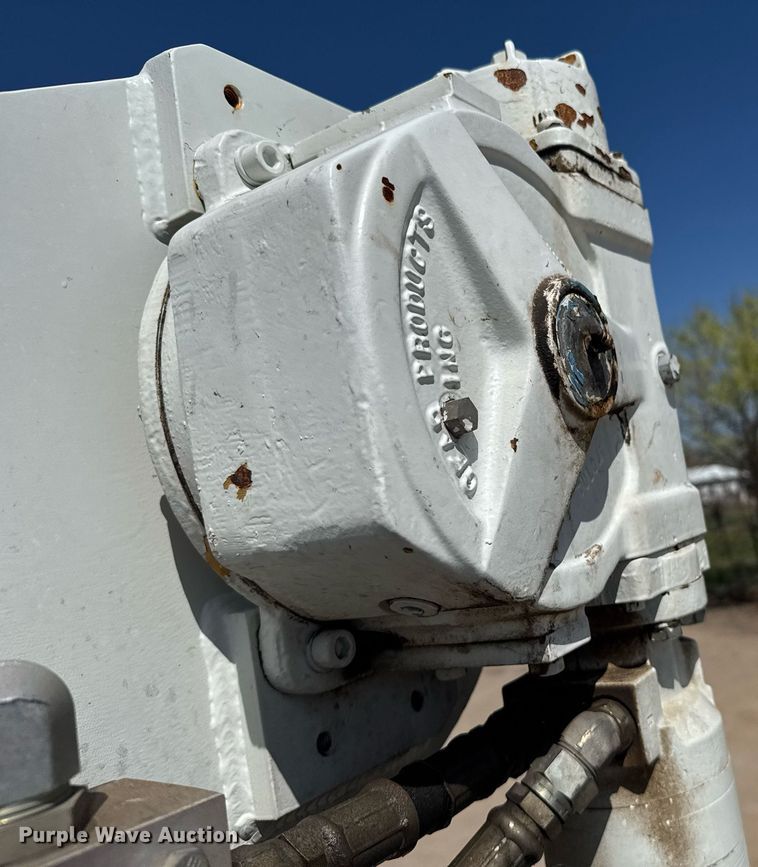 image for item EG6418 2001 International 4800 digger derrick truck