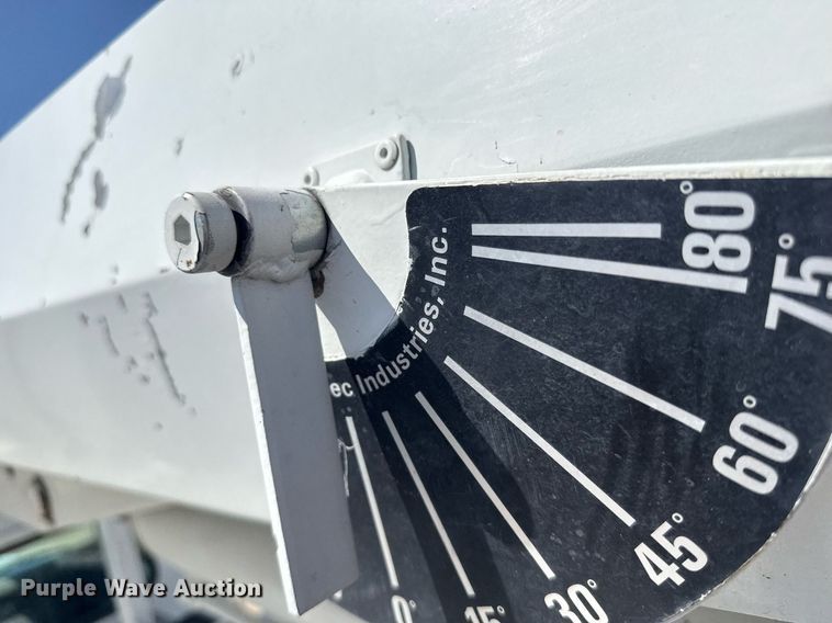 image for item EG6418 2001 International 4800 digger derrick truck