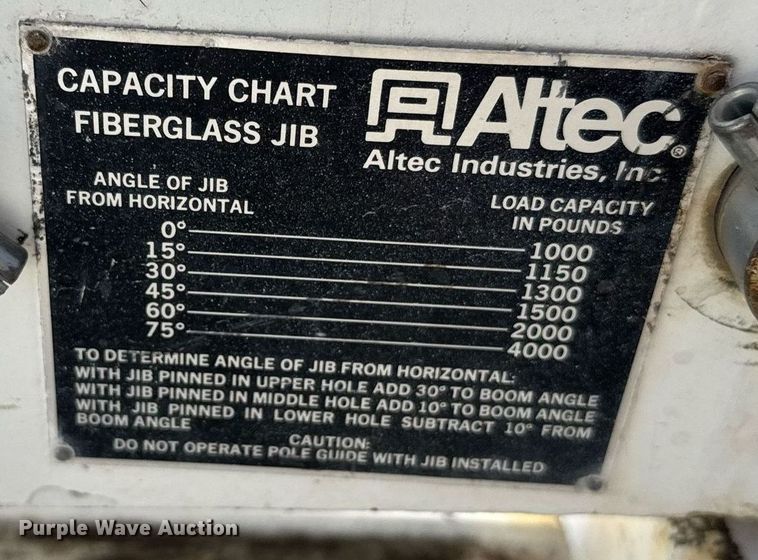 image for item EG6418 2001 International 4800 digger derrick truck