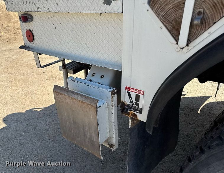 image for item EG6418 2001 International 4800 digger derrick truck