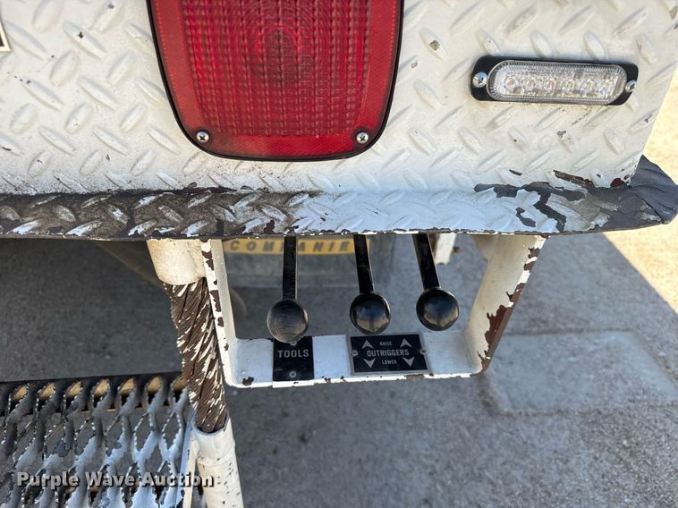 image for item EG6418 2001 International 4800 digger derrick truck