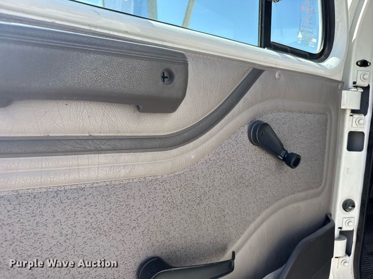 image for item EG6418 2001 International 4800 digger derrick truck