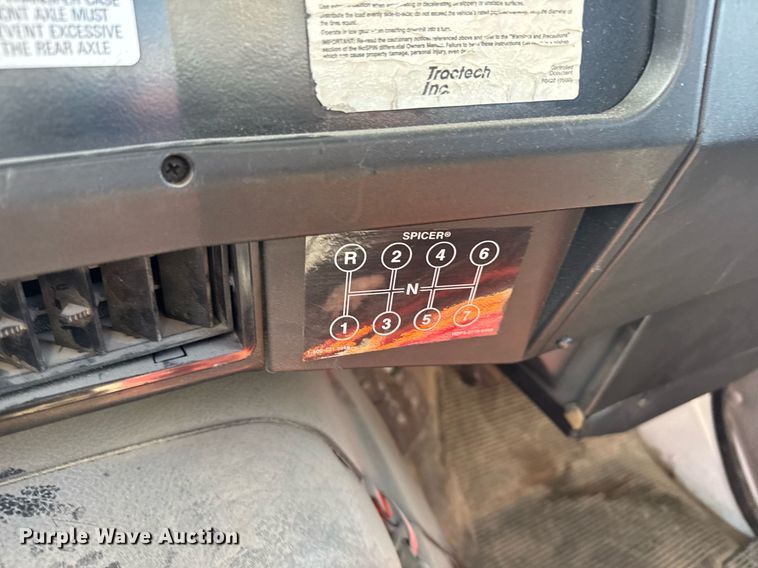 image for item EG6418 2001 International 4800 digger derrick truck