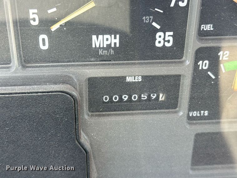 image for item EG6418 2001 International 4800 digger derrick truck