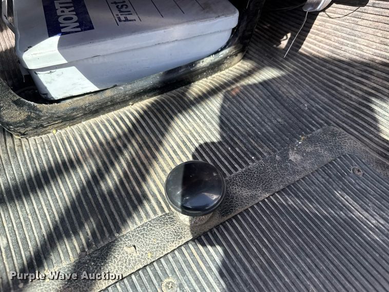 image for item EG6418 2001 International 4800 digger derrick truck