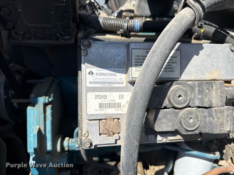 image for item EG6418 2001 International 4800 digger derrick truck