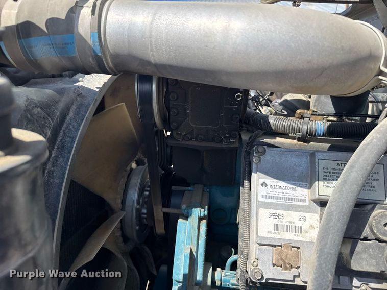 image for item EG6418 2001 International 4800 digger derrick truck