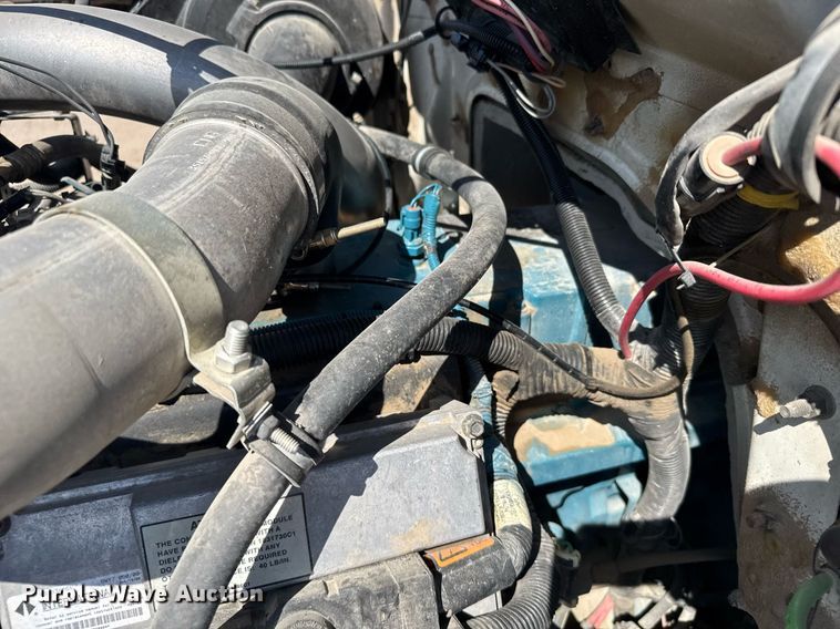 image for item EG6418 2001 International 4800 digger derrick truck