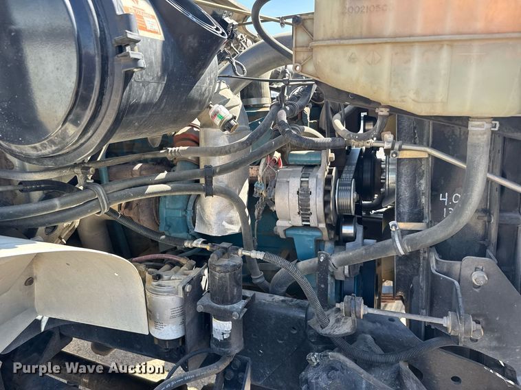 image for item EG6418 2001 International 4800 digger derrick truck