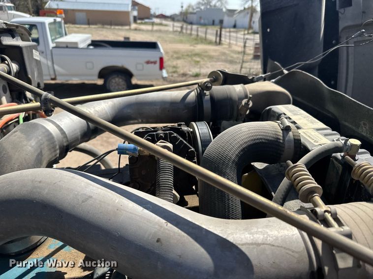 image for item EG6418 2001 International 4800 digger derrick truck