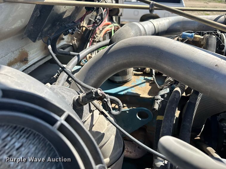 image for item EG6418 2001 International 4800 digger derrick truck