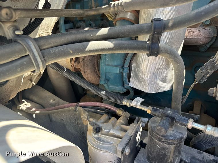 image for item EG6418 2001 International 4800 digger derrick truck