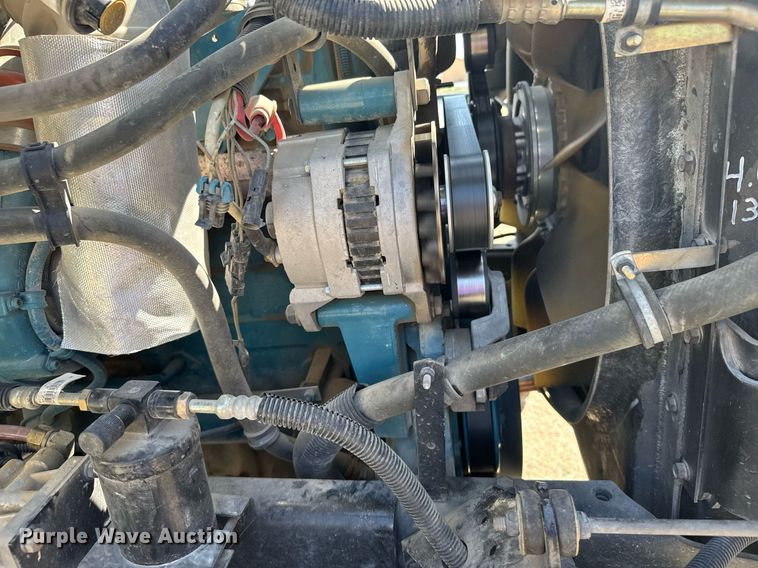 image for item EG6418 2001 International 4800 digger derrick truck