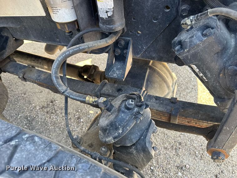 image for item EG6418 2001 International 4800 digger derrick truck