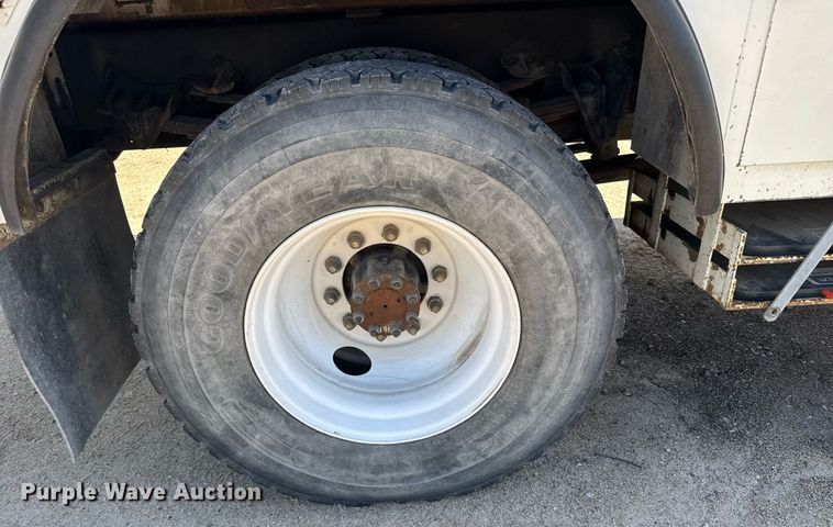 image for item EG6418 2001 International 4800 digger derrick truck