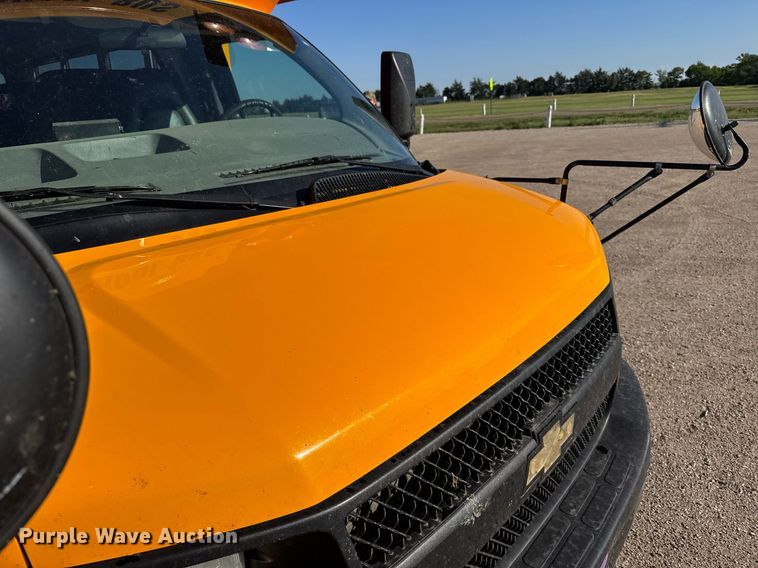 image for item EG6482 2005 Chevrolet Express G3500 school bus