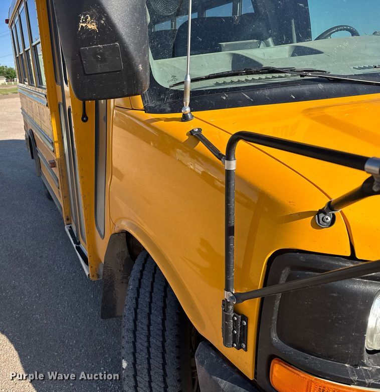 image for item EG6482 2005 Chevrolet Express G3500 school bus