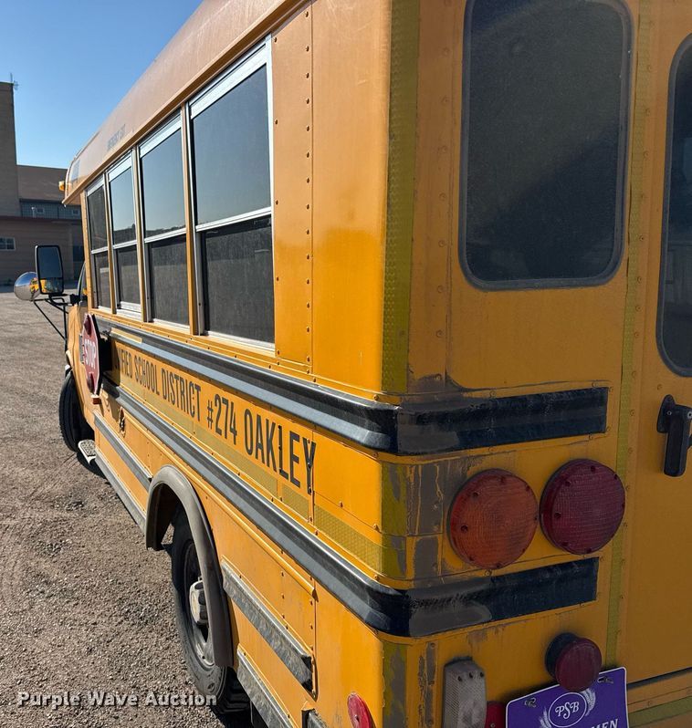 image for item EG6482 2005 Chevrolet Express G3500 school bus