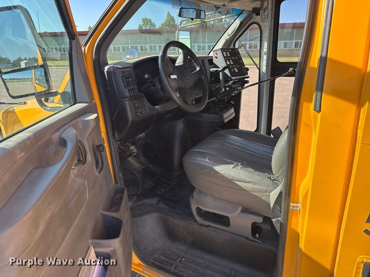 image for item EG6482 2005 Chevrolet Express G3500 school bus