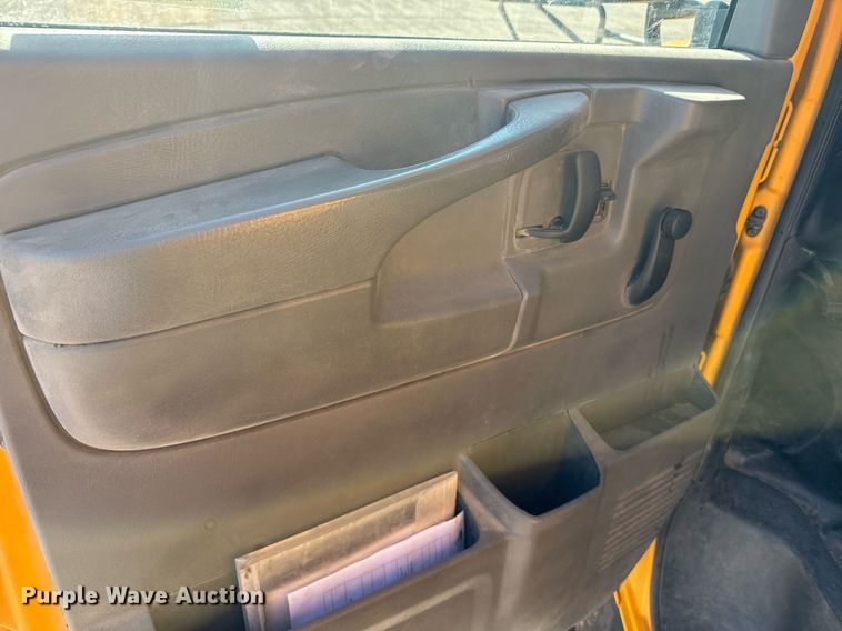 image for item EG6482 2005 Chevrolet Express G3500 school bus