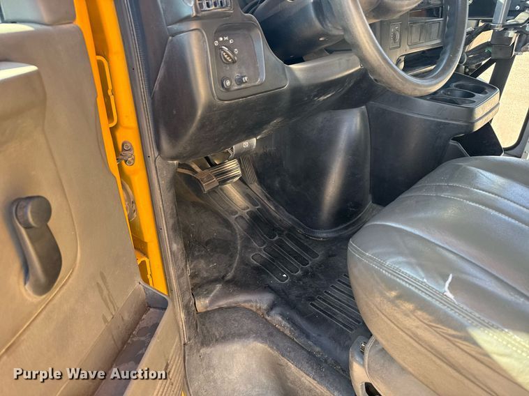 image for item EG6482 2005 Chevrolet Express G3500 school bus