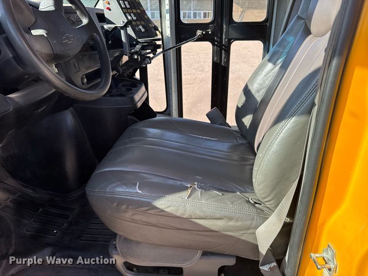 image for item EG6482 2005 Chevrolet Express G3500 school bus