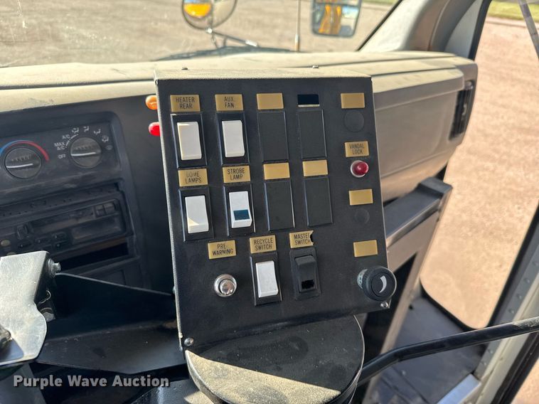 image for item EG6482 2005 Chevrolet Express G3500 school bus